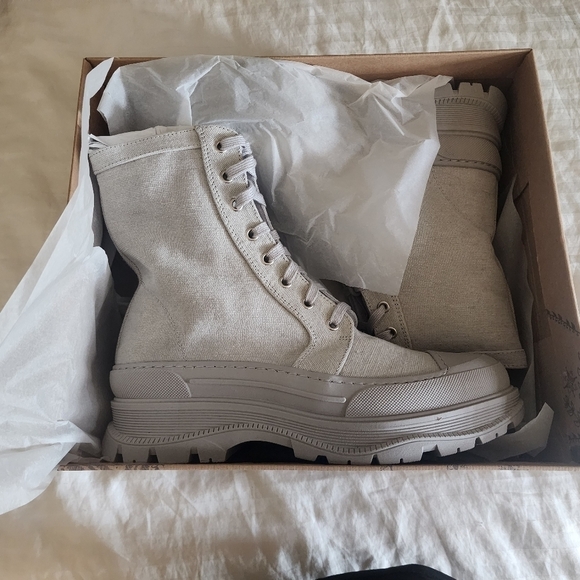 NIB Free People Camp Out Canvas Combat Boot in Dove Grey size 9/ 39 - Picture 4 of 7